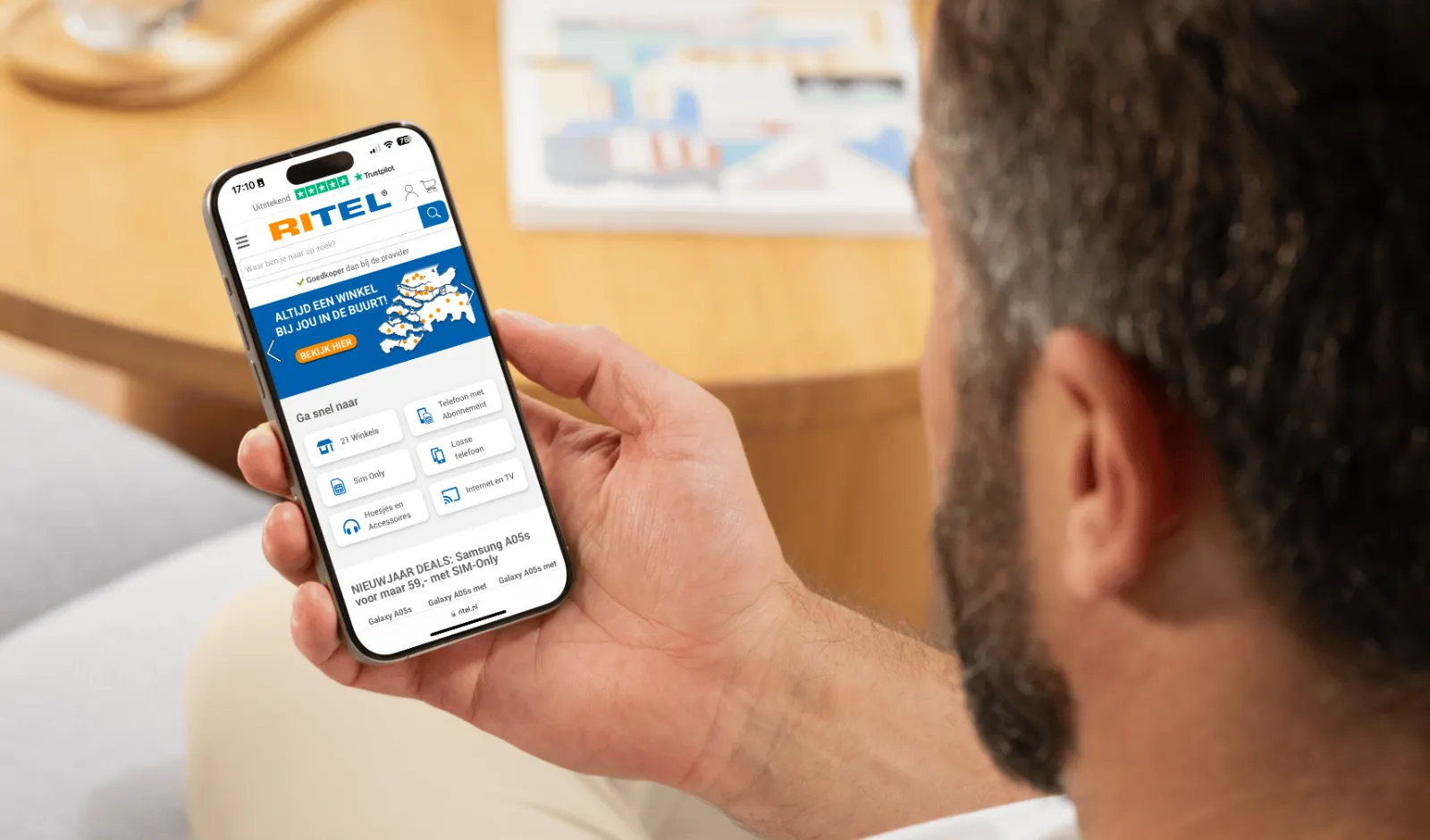 De website van Ritel, geoptimaliseerd door Ivy, wordt bekeken op een telefoon