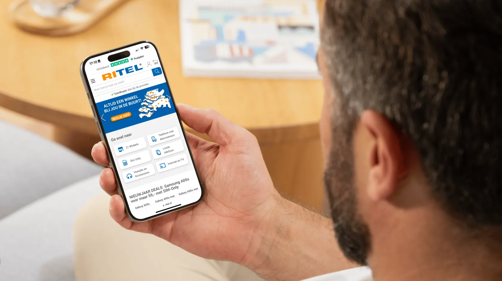 De website van Ritel, geoptimaliseerd door Ivy, wordt bekeken op een telefoon